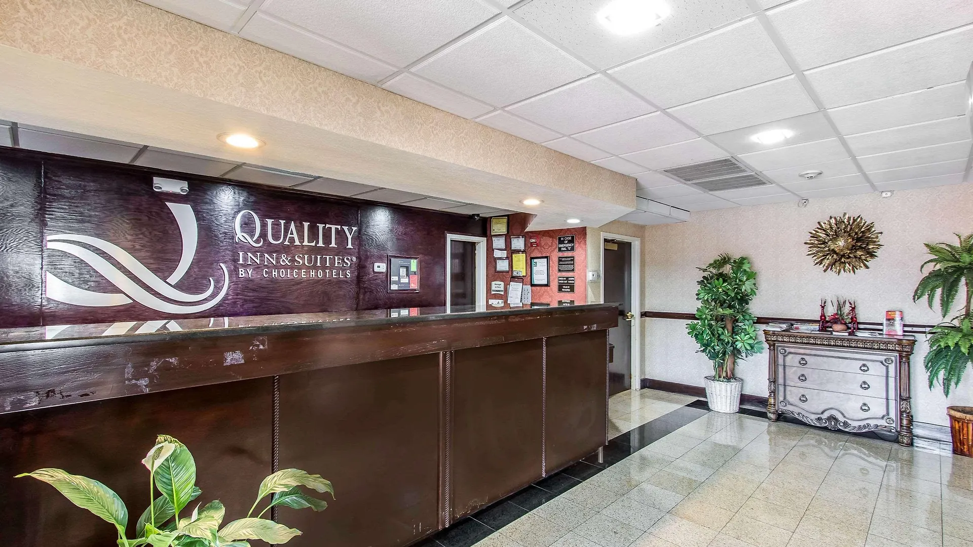 Quality Inn & Suites Memphis East 2*,