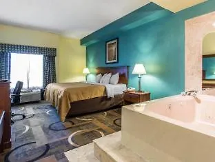 Quality Inn & Suites Memphis East Hotel