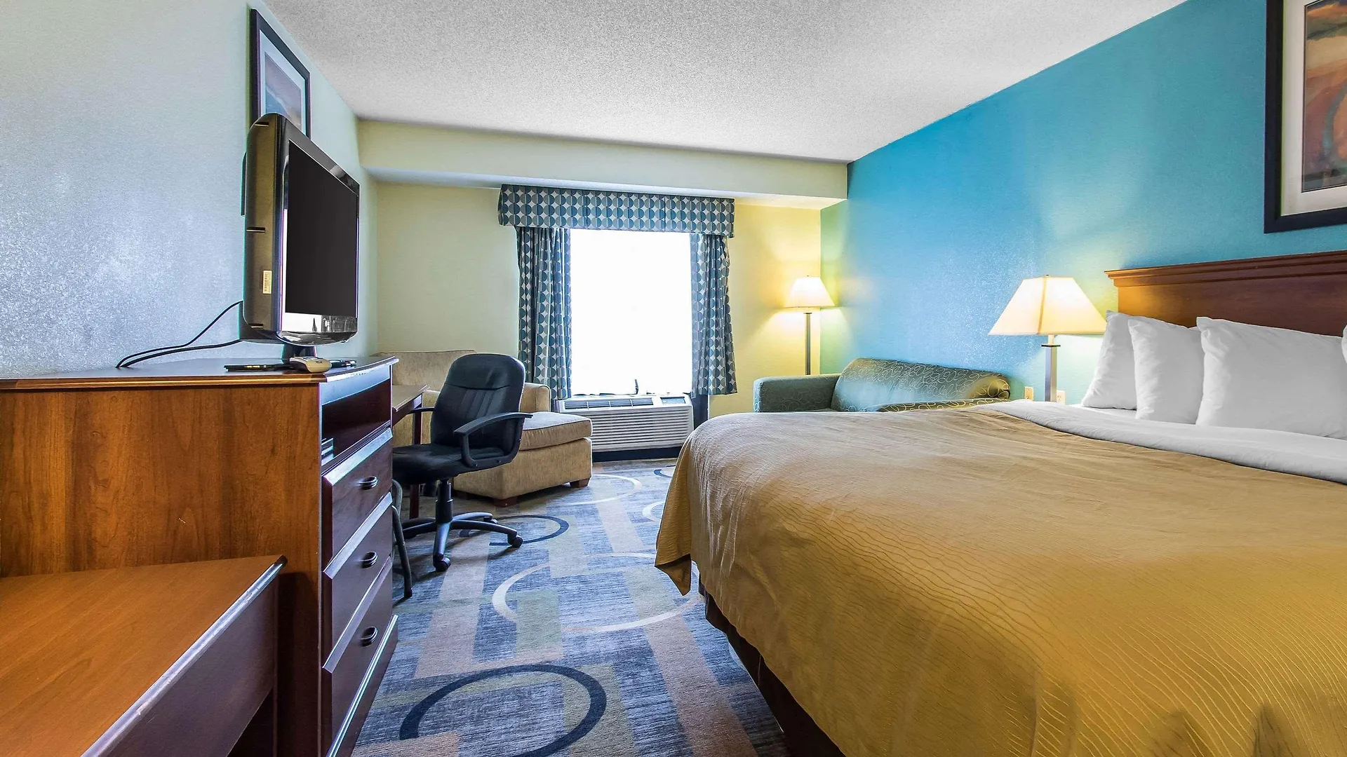 Quality Inn & Suites Memphis East 2*,