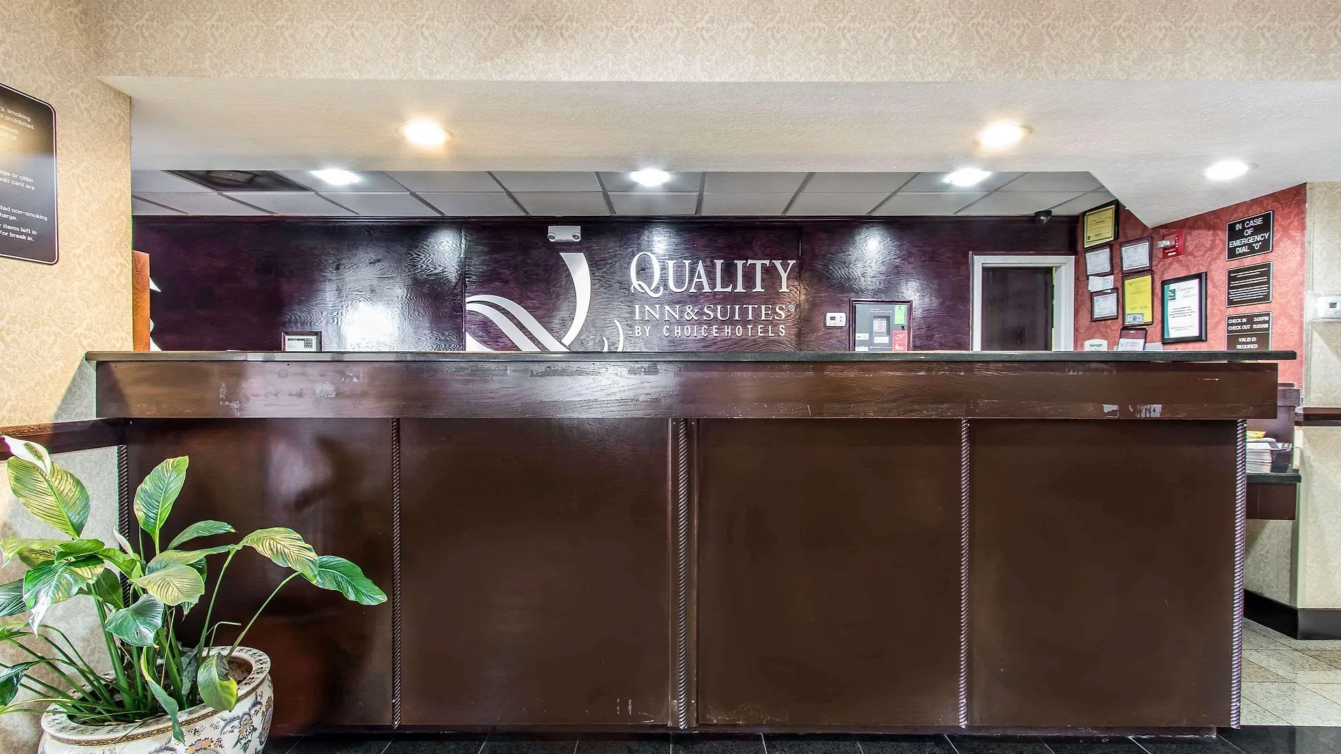 Quality Inn & Suites Memphis East 2*,