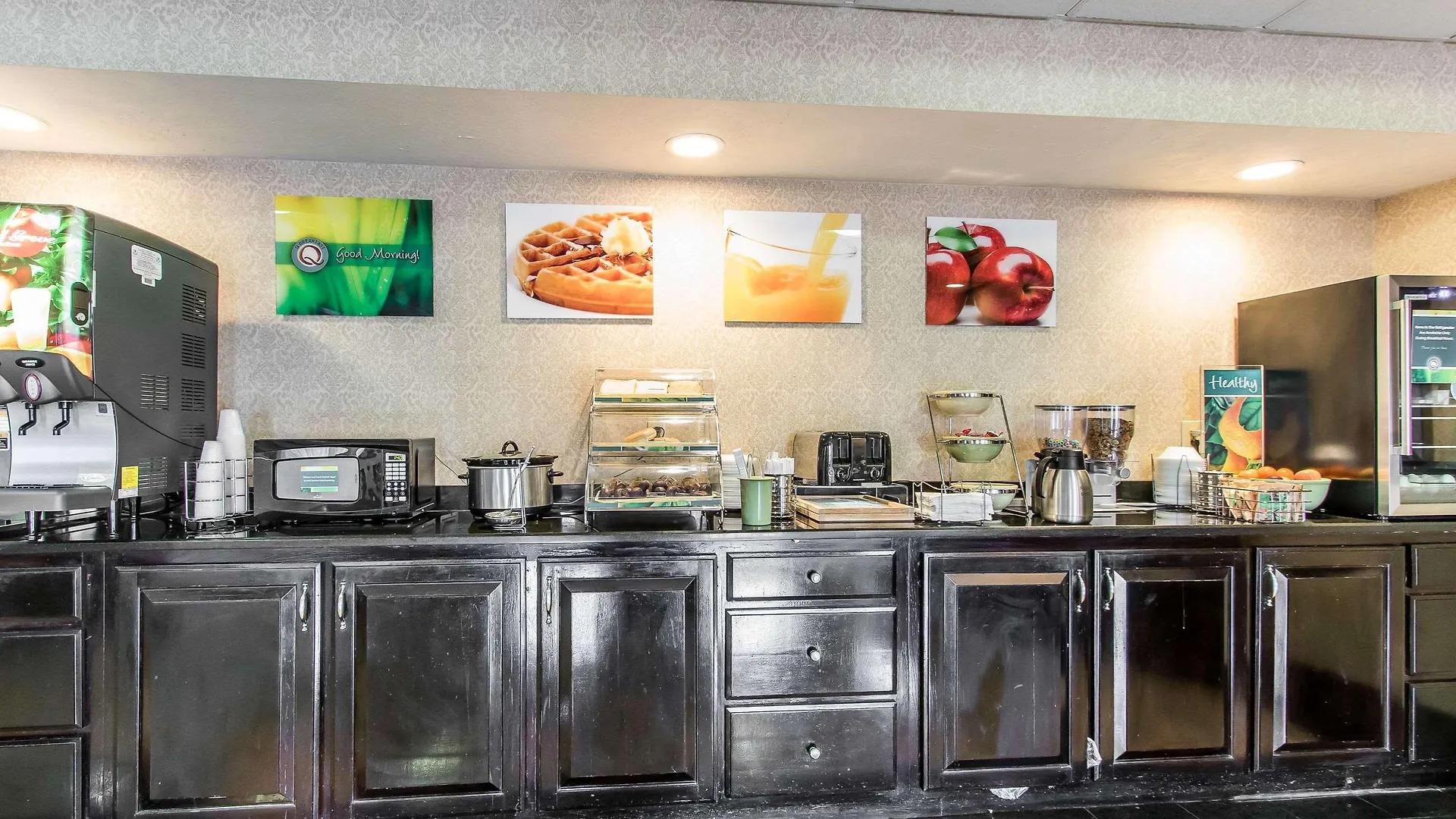 Quality Inn & Suites Memphis East Hotel