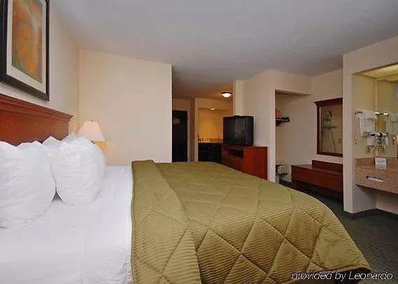 Quality Inn & Suites Memphis East Hotel